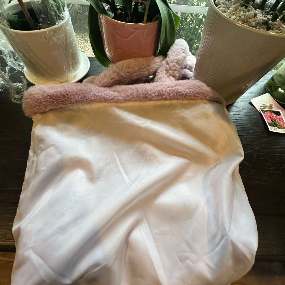 Lilac Faux Fur Tote Bag - Picture 3 of 6